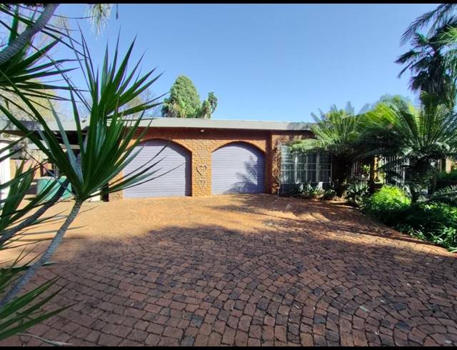 4 BEDROOM HOUSE FOR SALE IN KARENPARK